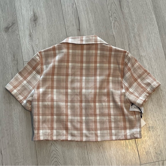 Aritzia Sunday Best Tuesday Shirt - Plaid Cropped Short Sleeve Top - Picture 2 of 7